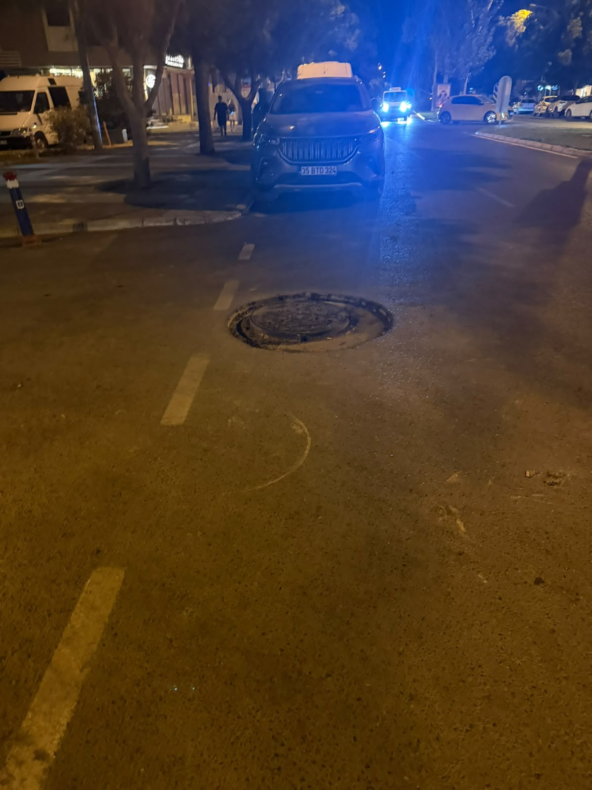 Girne caddesinde logar kapakları sorunu