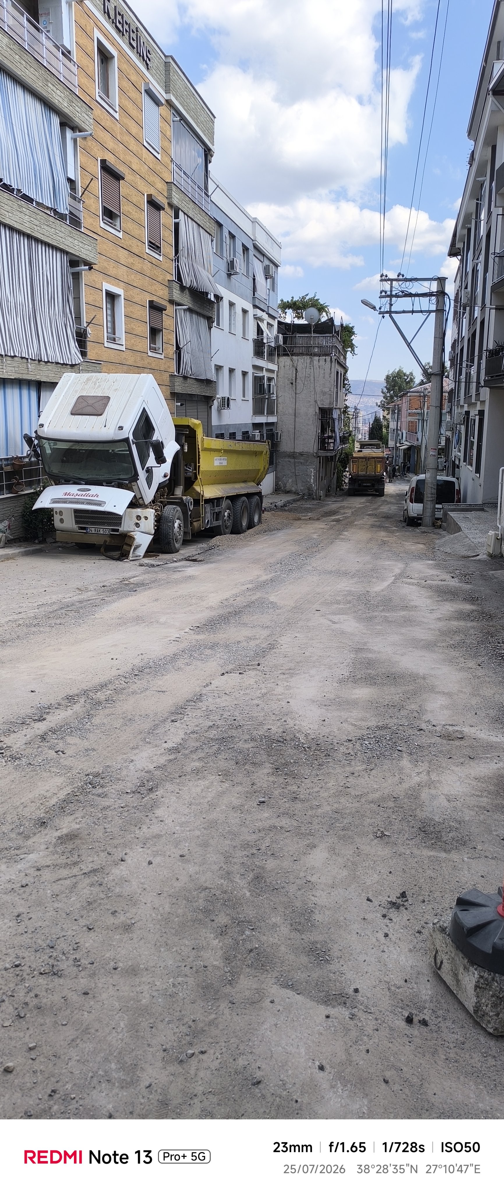 bayraklı yollar düzelmiyor